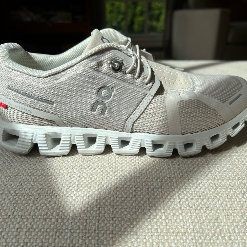 Great Condition Cloud 5 Running Shoe (Women) Pearl White size 6.5